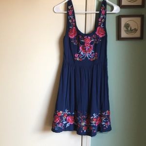 Embroidered Sleevless Dress